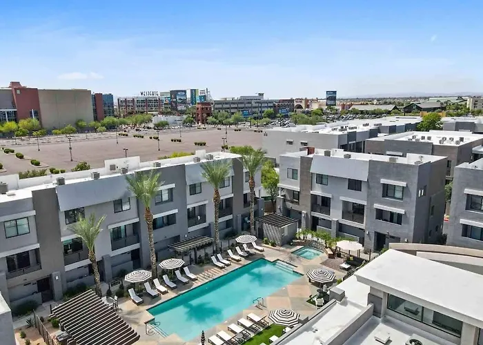 Apartment Cozysuites - Westgate With Pool 01