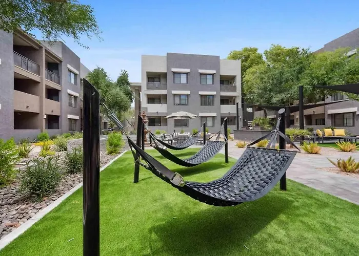 Apartment Cozysuites - Westgate With Pool 01 *