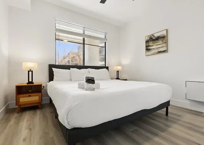 Apartment Cozysuites - Westgate With Pool 01